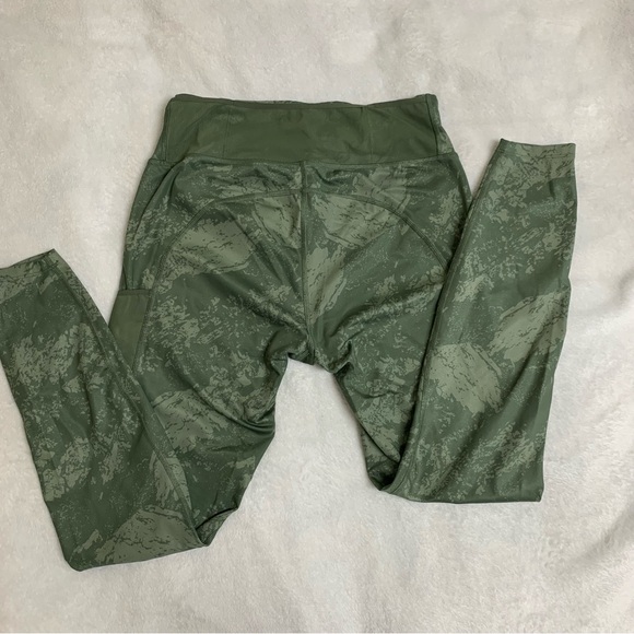 Womens REI Co Op High Rise green camo leggins size L with pockets - Picture 3 of 10